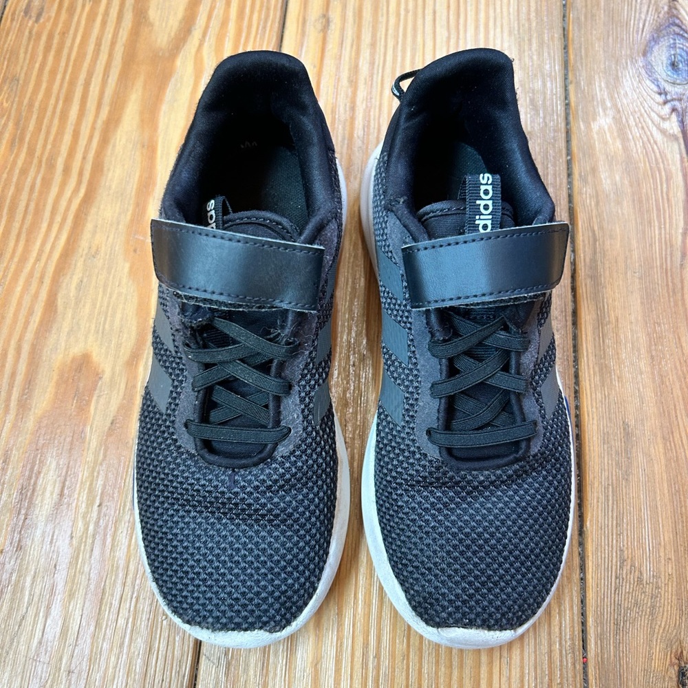 Boys Adidas Black Tennis Shoes 3Y - Picture 4 of 5